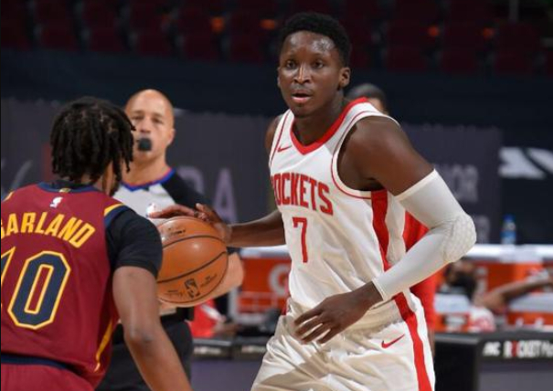 亏死！辽宁队签来一个废才，连续3场怒砍1分，4连败是自作孽？的简单介绍