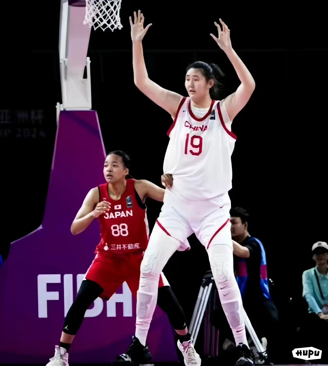 无解！张子宇8中8狂砍18分“双塔”组合登场奠定胜局的简单介绍