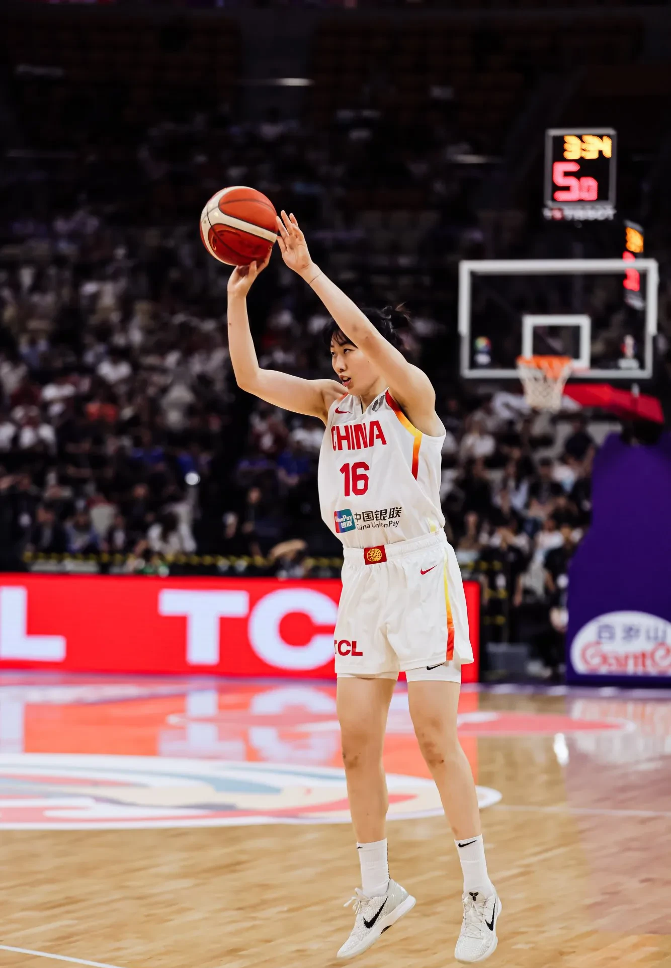 包含篮板第1+得分第4!中国女篮18岁新星崛起:场均19+10真猛的词条