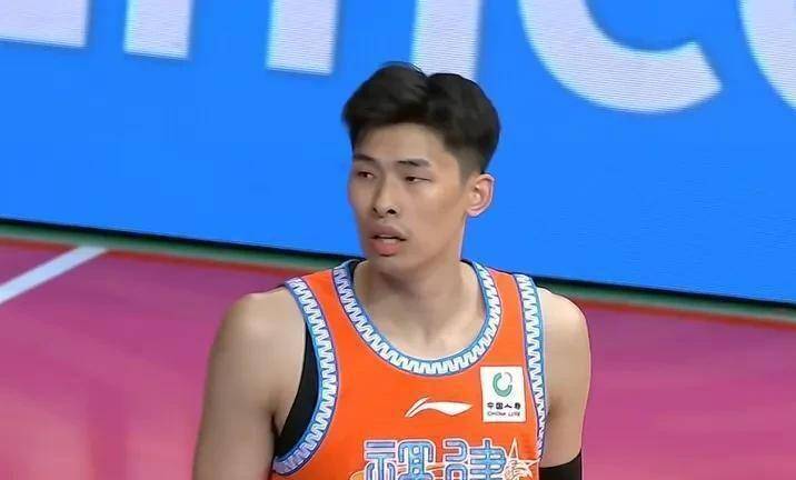 关于生涯之夜！邹阳全场17中13，三分9中7砍下35分4篮板3助攻的信息