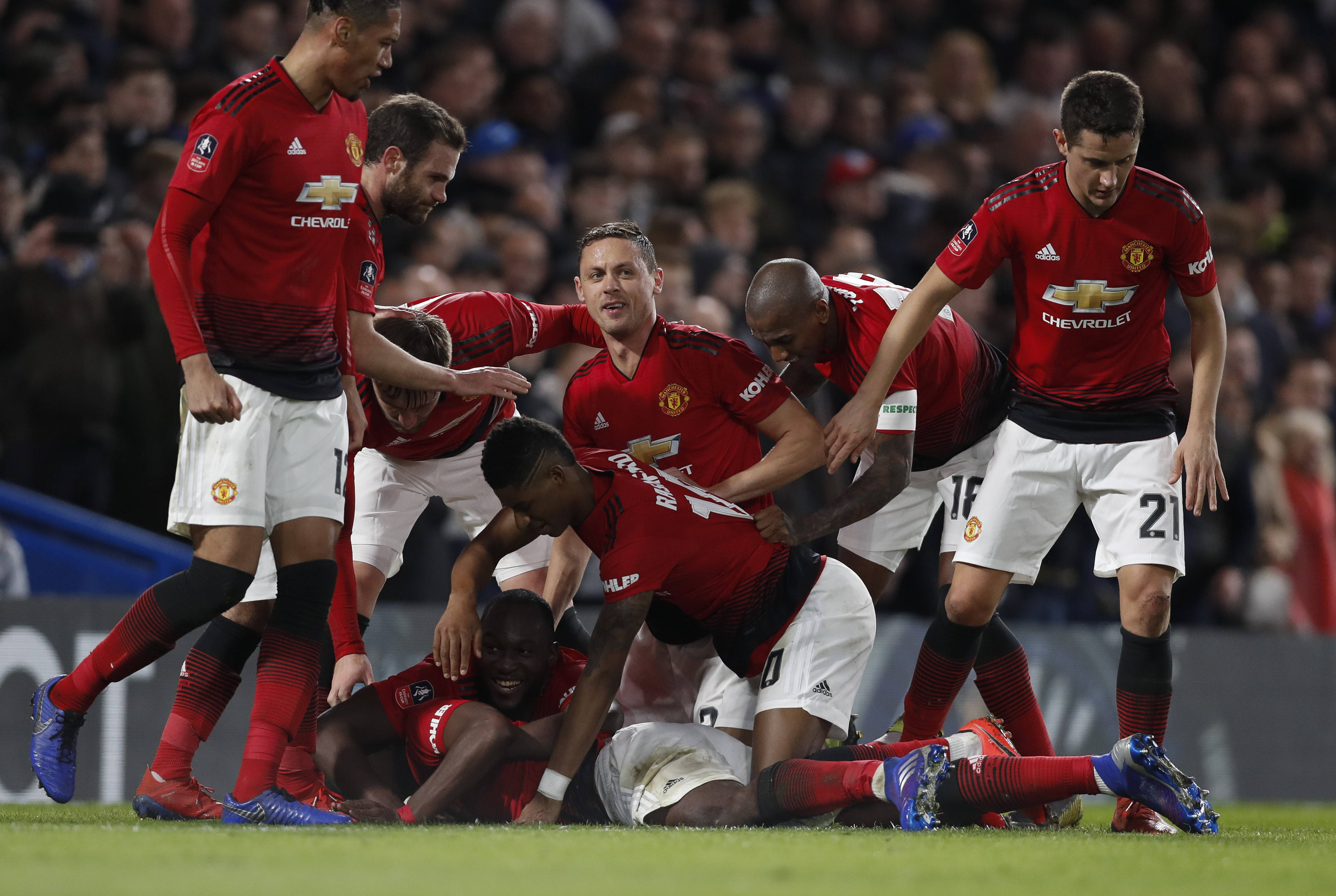 关于足球前瞻：切尔西VS伯恩茅斯，诺丁汉森林VS埃弗顿，曼联VS狼队，阿森纳VS阿斯顿维拉的信息