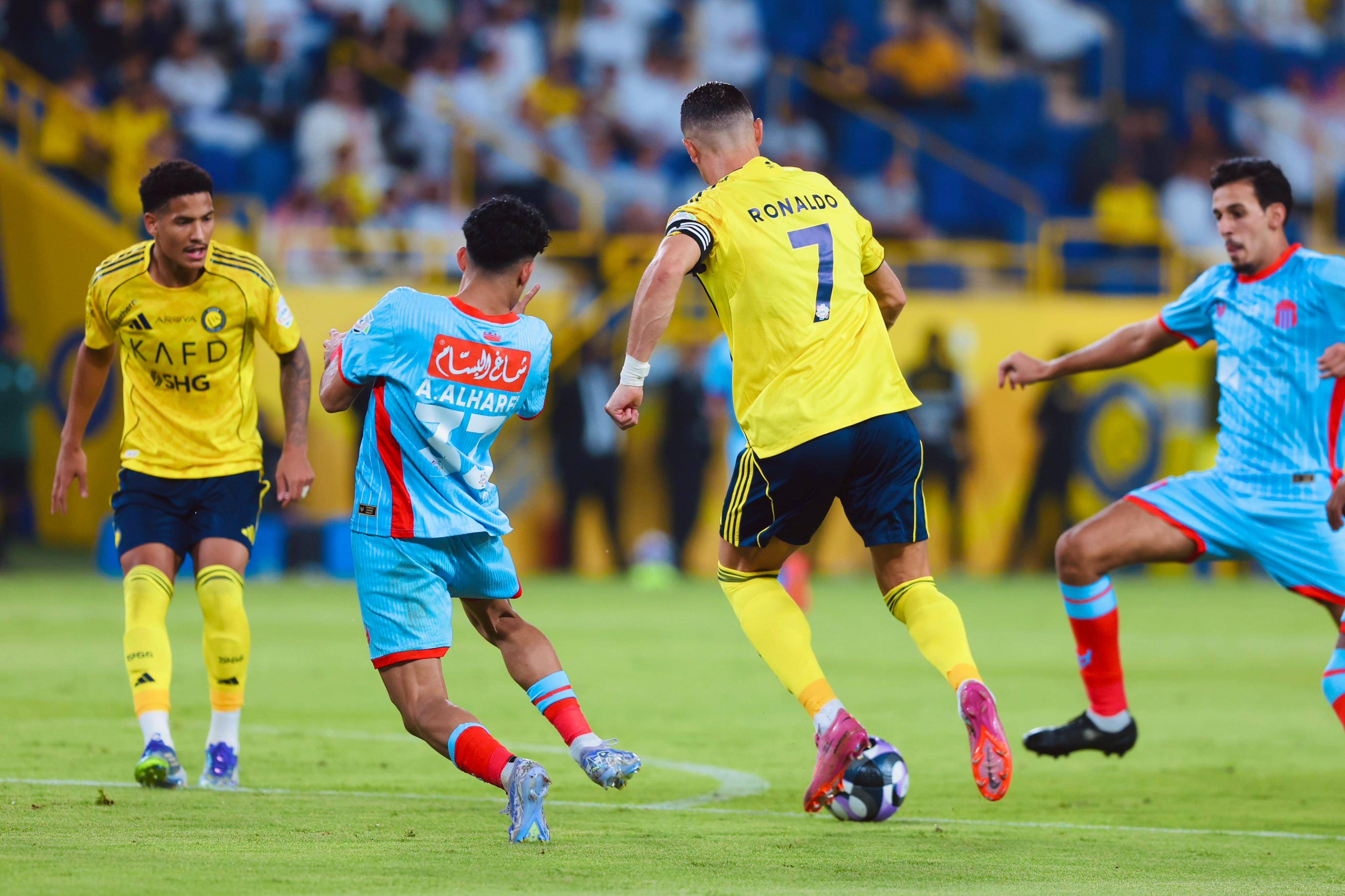 第957球！C罗开启被动破门神技菲利克斯射手榜上1拖2的简单介绍