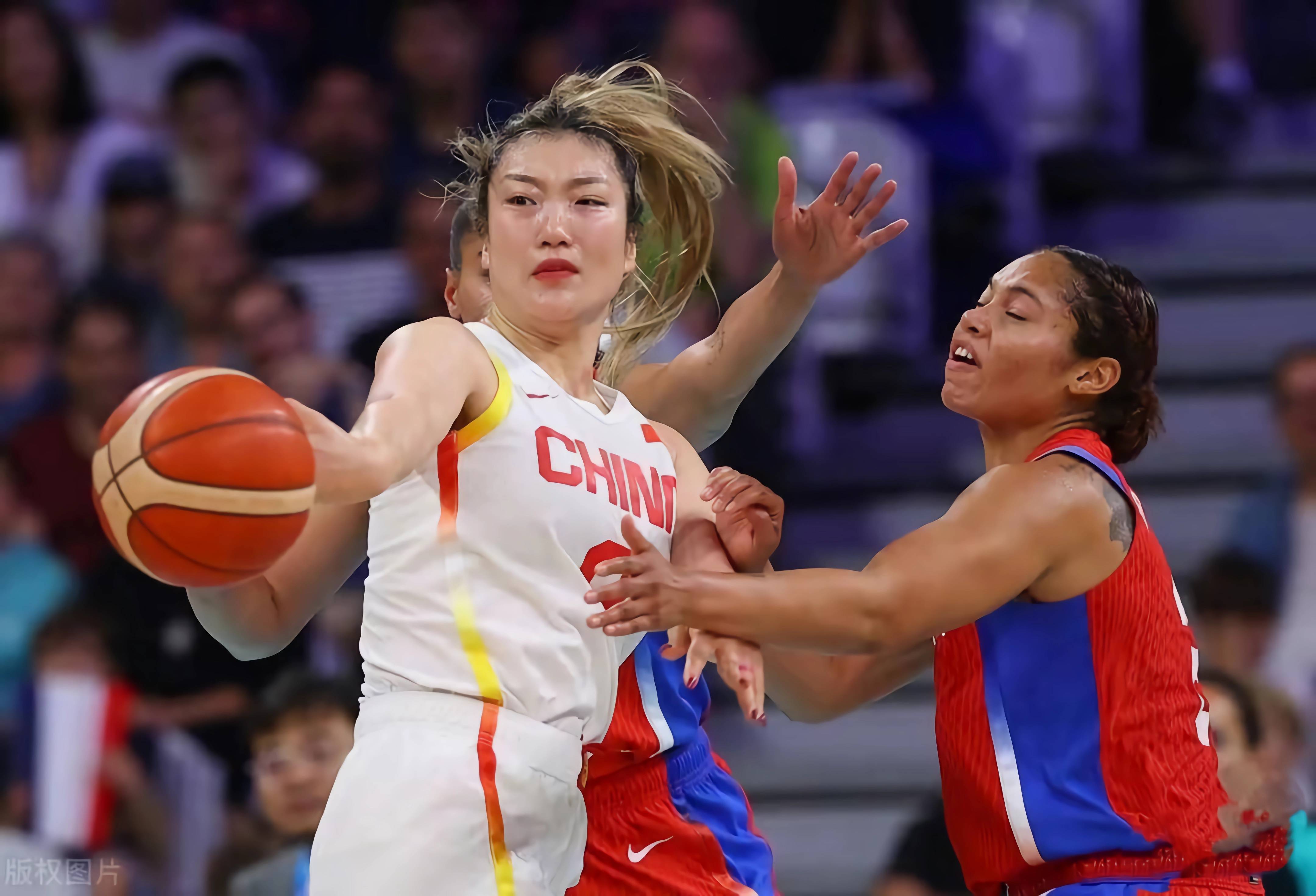 包含联赛中女篮各队实力严重失衡，制约了球员的成长的词条