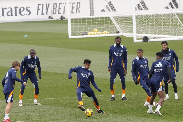 关于切尔西客战曼城，元旦主帅下课影响大，临时主帅如何应对6分战的信息