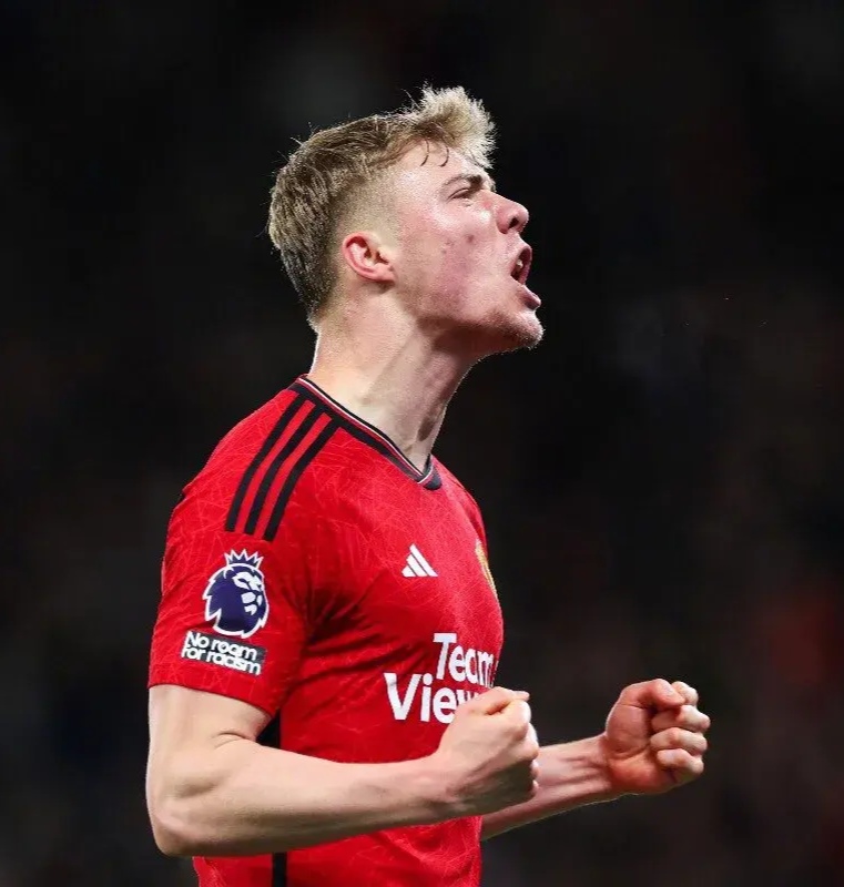 关于为什么桑切斯在阿森纳表现出色，转会去了曼联以后就表现不行了？的信息