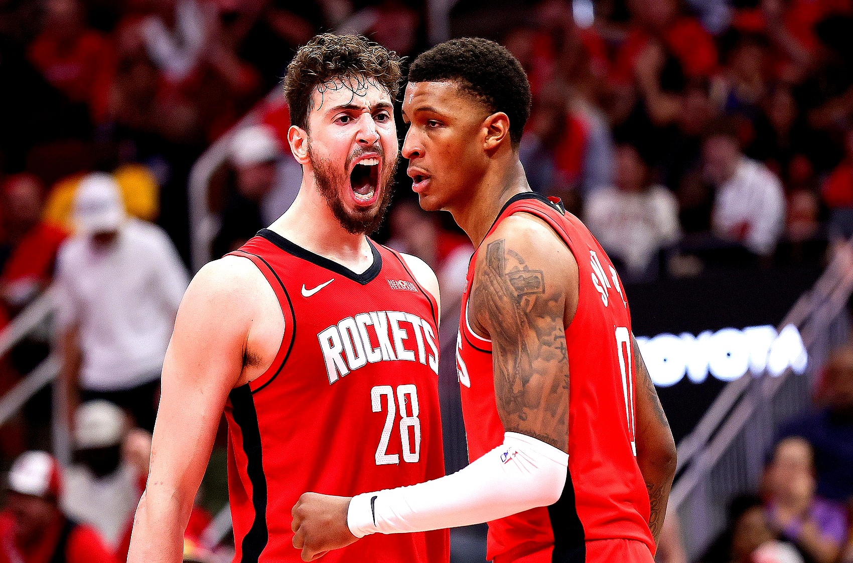 包含贾巴里-史密斯第9次出手终于投进，火箭再次追平独行侠的词条