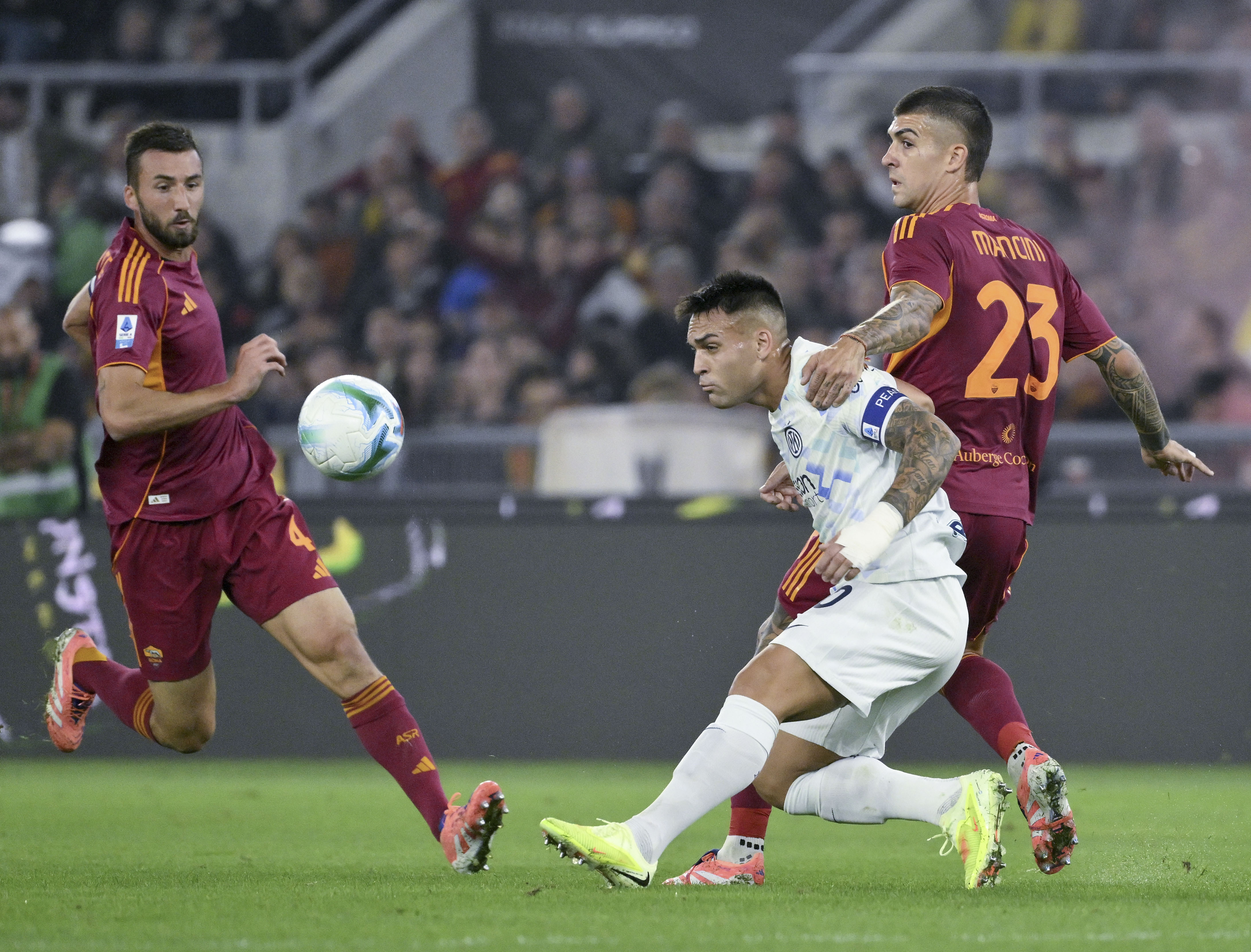 足坛悲喜一夜！国际米兰1-0，那不勒斯2-0，米兰3-0大胜，热刺1-0止2连败的简单介绍