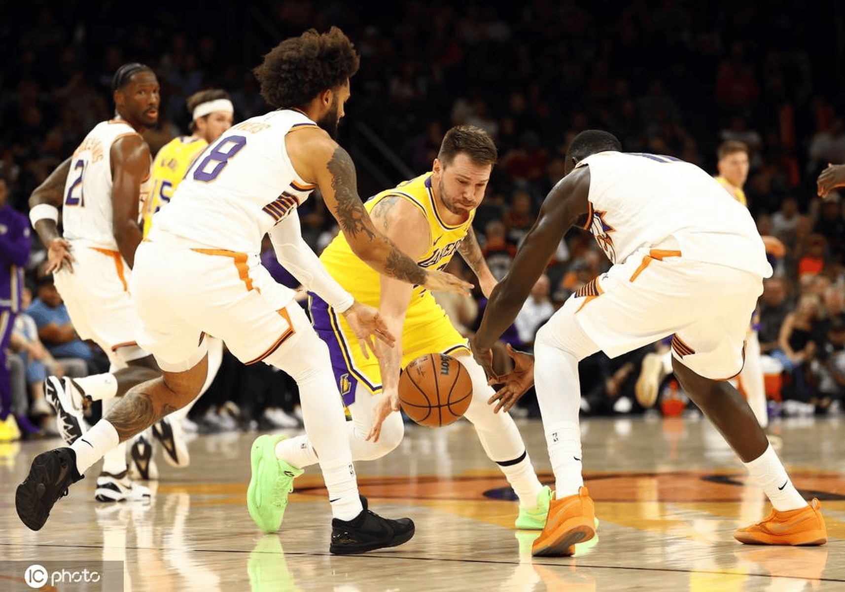 今日！NBA湖人再战灰熊，CCTV5无直播，东契奇带伤出战？詹姆斯领衔，莫兰特出战成疑的简单介绍