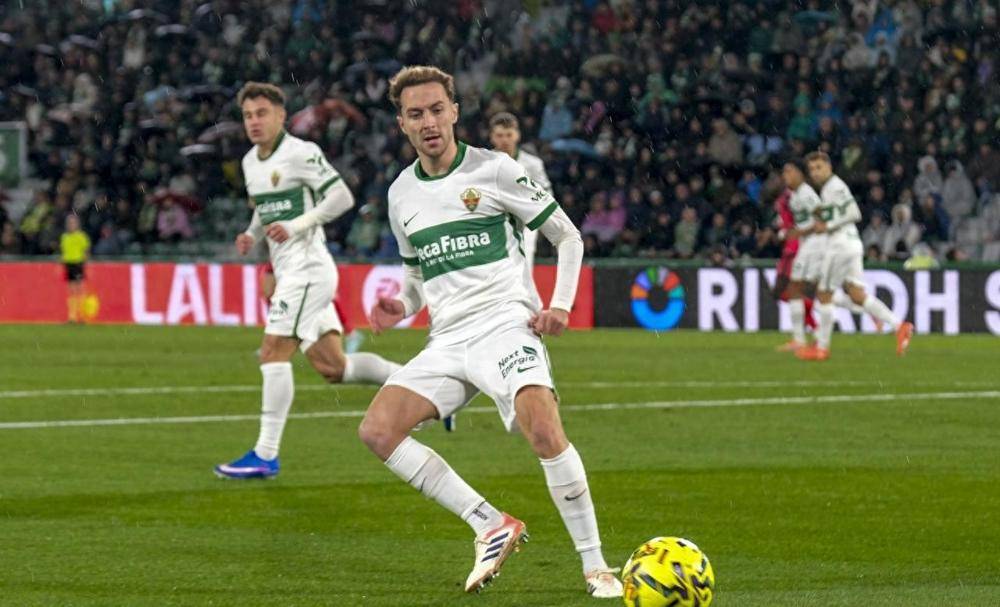 包含1-1，24岁日本球星闪耀西甲：精确制导，助第17逼平第4+3场不败的词条