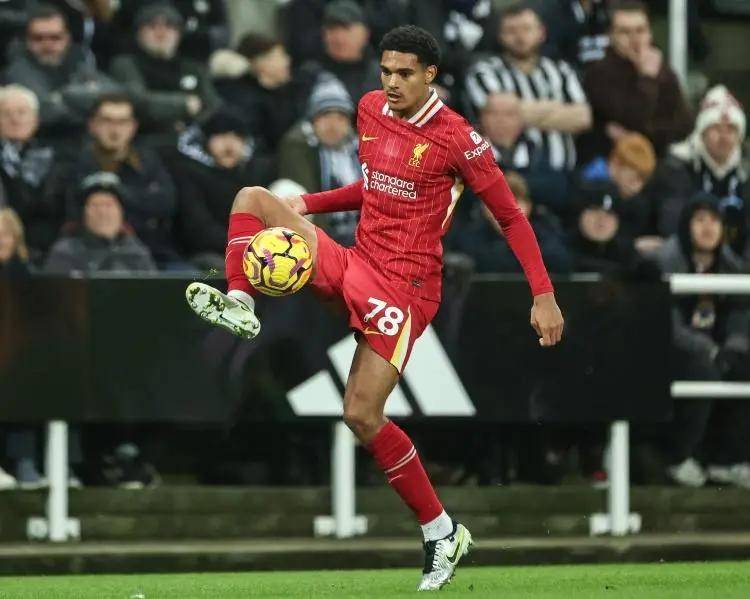 关于21岁中卫加入利物浦！高身价接班范迪克，助国家队打造叹息之墙的信息