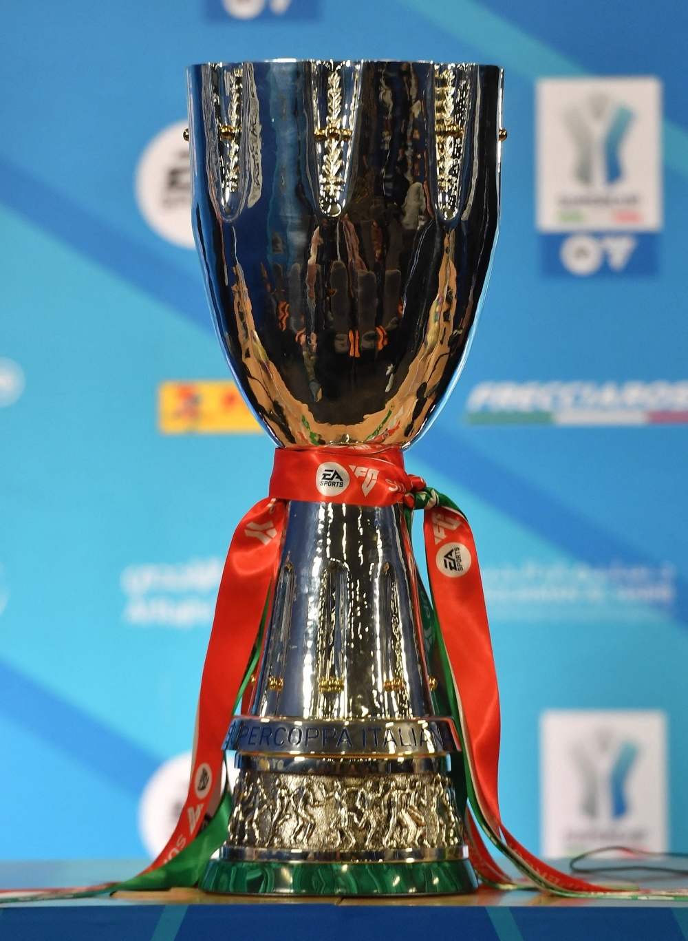 意甲领头羊易主！劳塔罗传射，国米3-1复仇博洛尼亚超AC米兰登顶的简单介绍