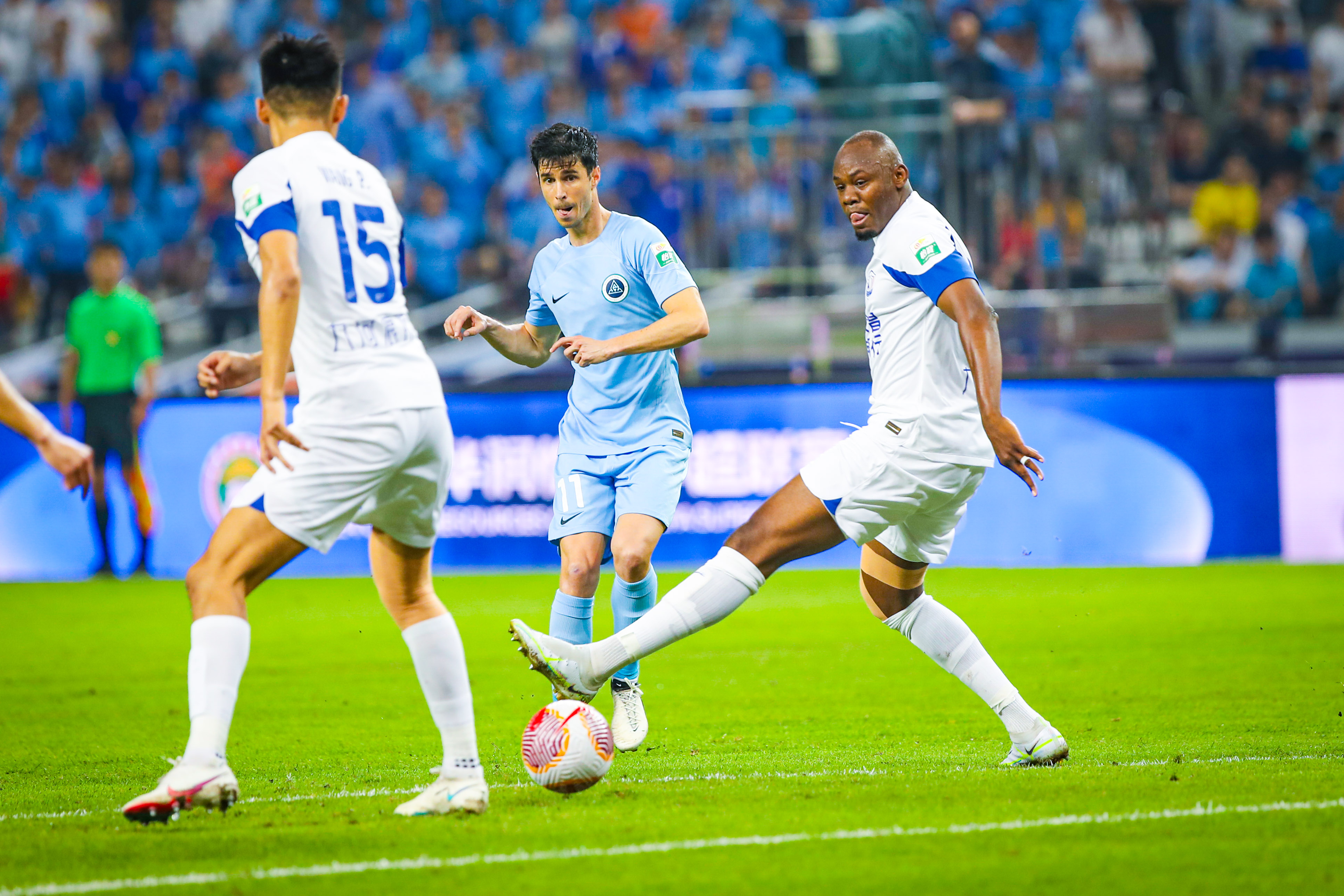 包含中超：深圳新鹏城中卫杜加利奇离队山东泰山、辽宁铁人成潜在下家的词条