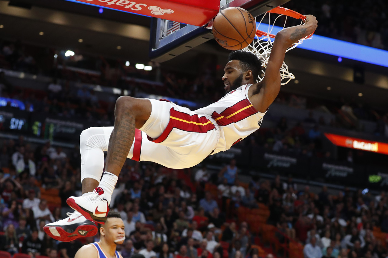 关于曝小琼斯右膝内侧副韧带二级扭伤六周后复查的信息