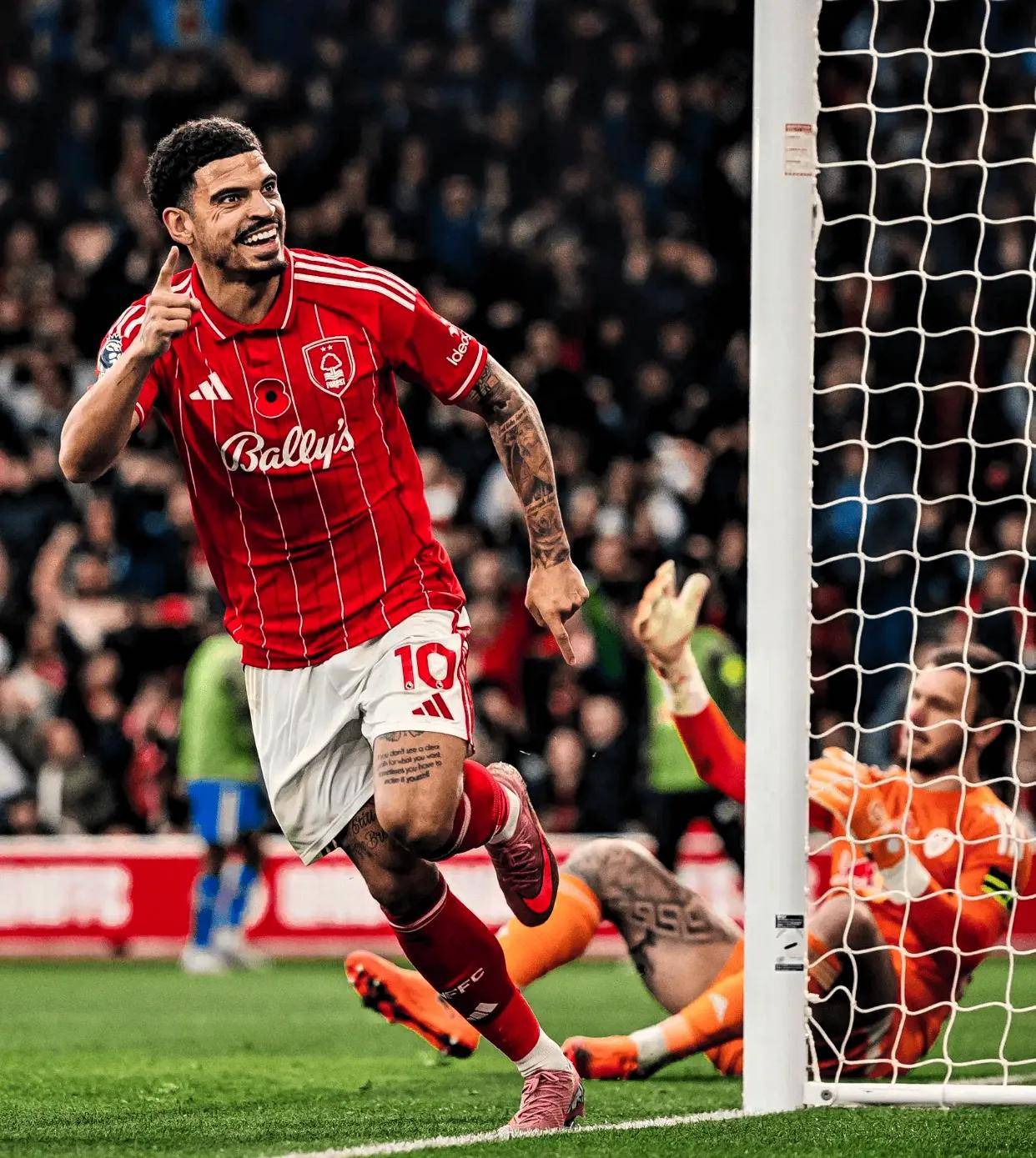 包含随着利物浦、曼城均遭补时绝平，英超最新积分榜出炉：阿森纳领跑的词条