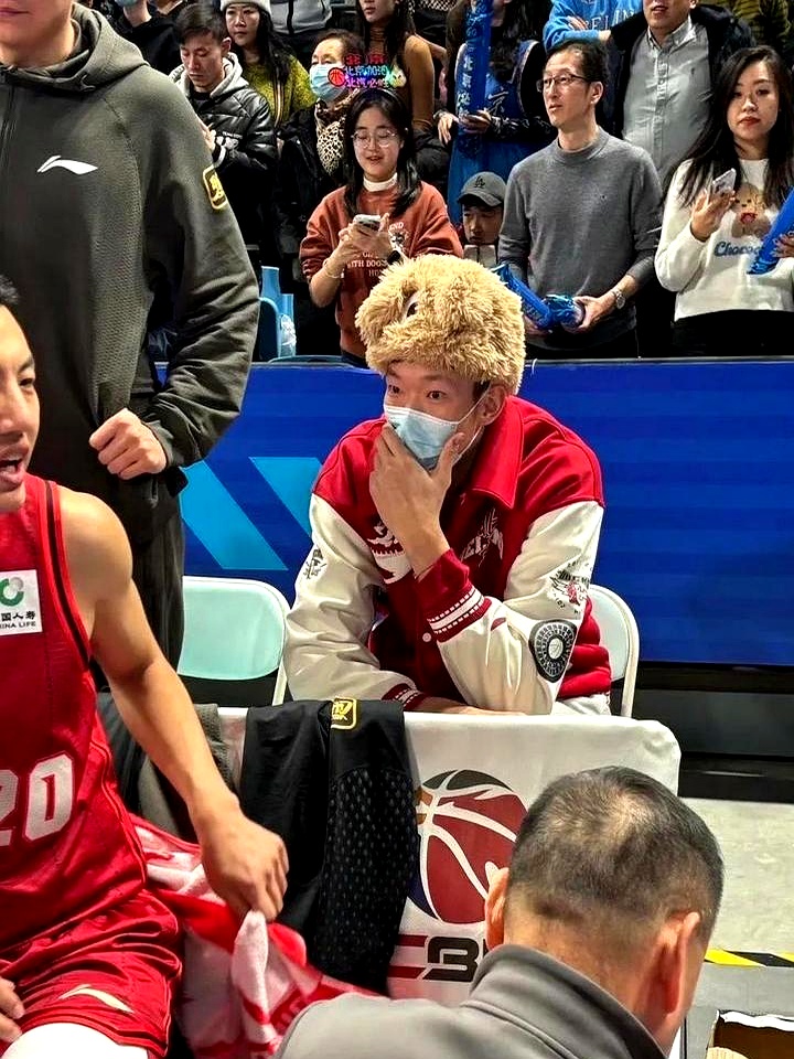 包含孙铭徽总助攻数超越郭艾伦升至CBA历史第三位的词条