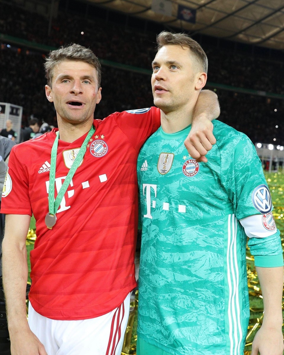 包含诺伊尔续约在即？拜仁传奇门将的未来展望的词条