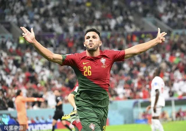 关于临危受命上演完美帽子戏法！贡萨洛是否值得更多机会？的信息