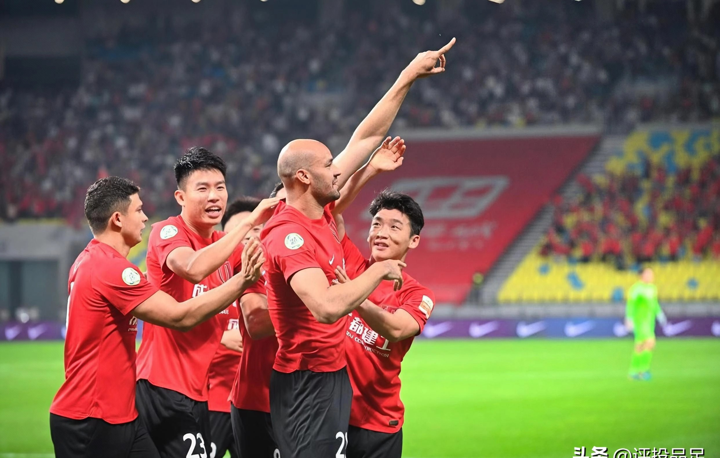 包含正式宣布！国足最强归化敲定，身价2800万，32场造28球，海港钦点，恭喜的词条