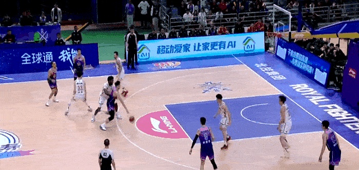 组图：CBA深圳主场击败浙江刘泽一突破分球的简单介绍